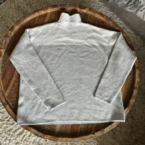 2 tone grey, incredibly soft Denver Hayes faux turtleneck sweater - Picture 2 of 4